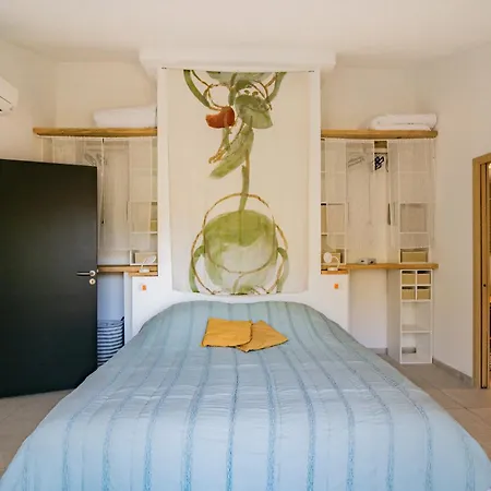 Guetali Du Rocher 모나시아-다울레느