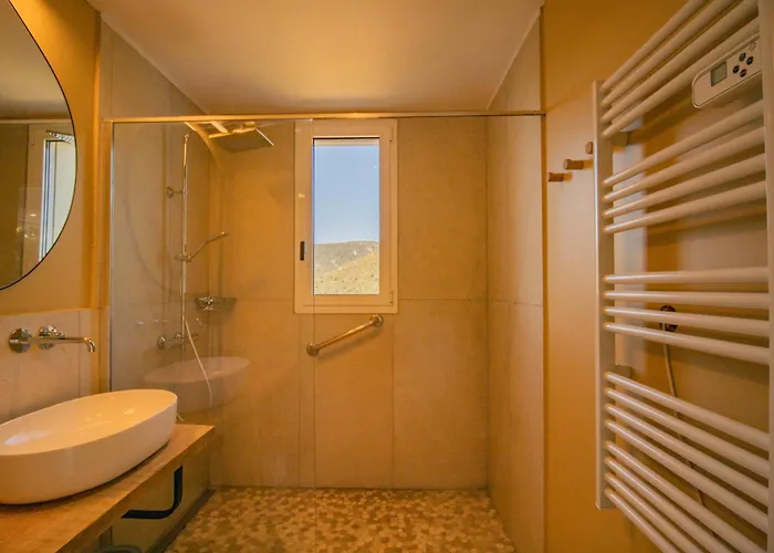 Guetali Du Rocher 别墅 *